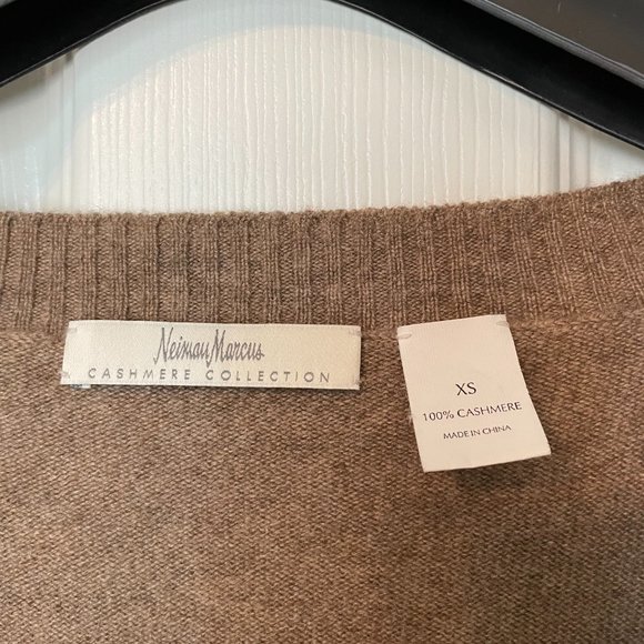 NEIMAN MARCUS 100% CASHMERE COLLECTION CARDIGAN, METALLIC SPARKLE GOLD, SIZE XS - Picture 3 of 5